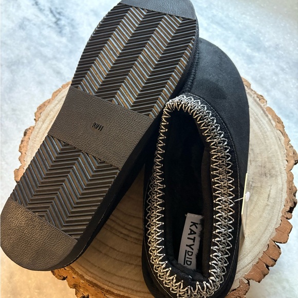 Katydid Black slip ons with White Stitch - Picture 1 of 4